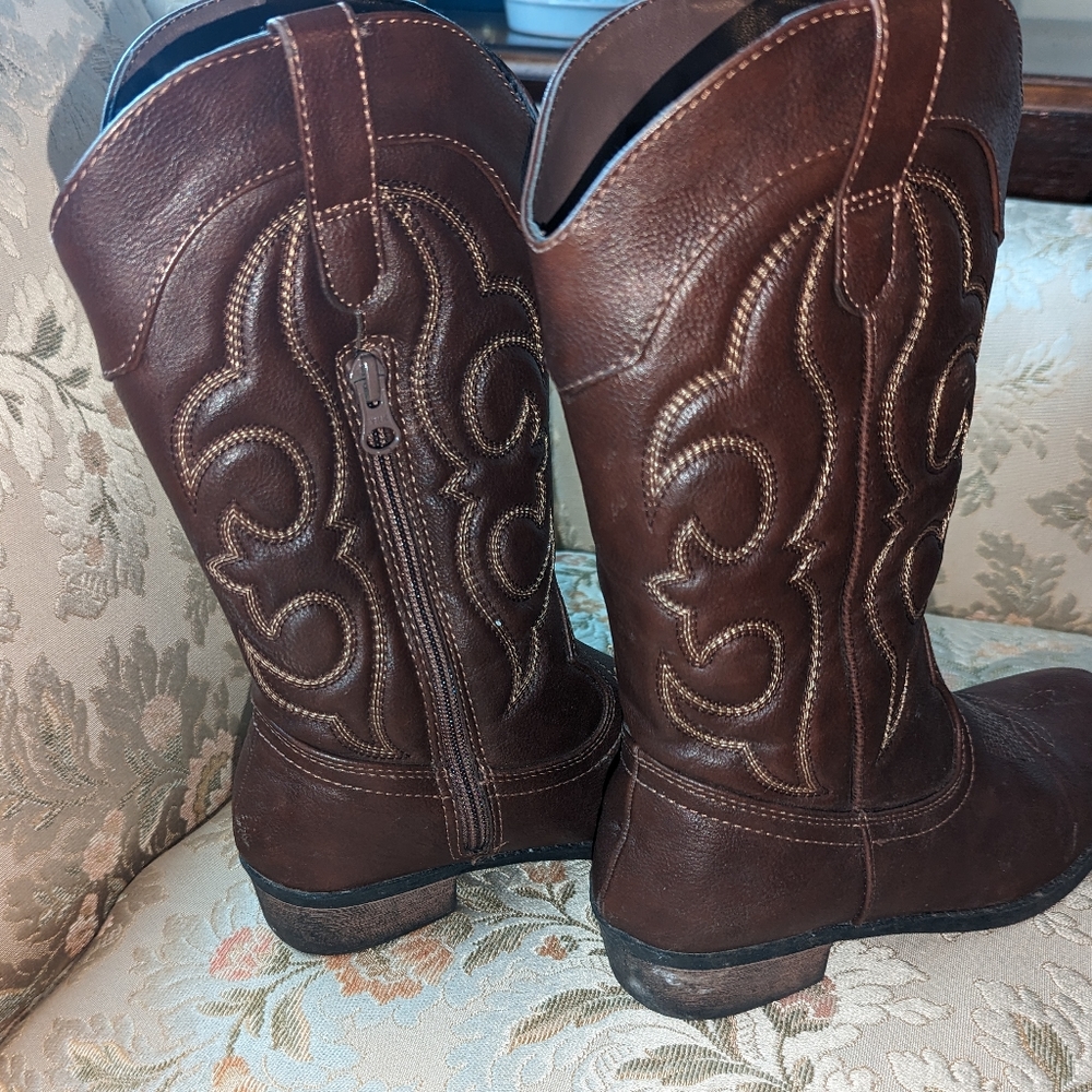 Cat & Jack, cowgirl boots. Size 5. GREAT condition.